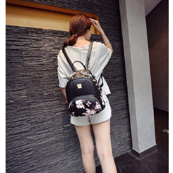 Nwt Womens Small Flower Spike Purse - Picture 3 of 5